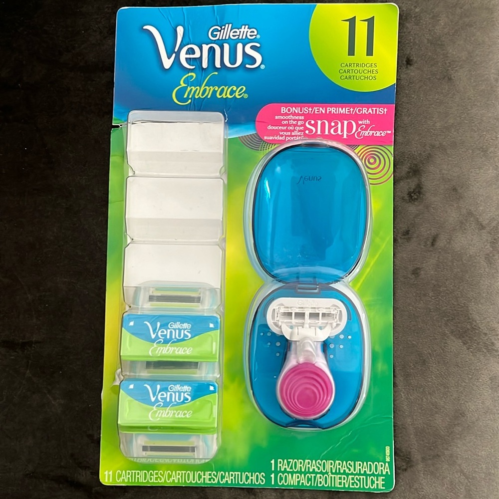 New in box Venus Embrace with 6 new razors